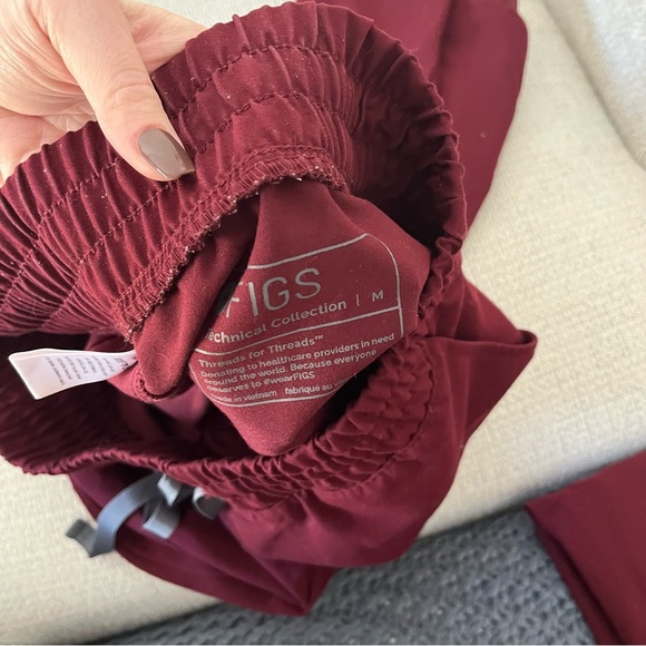 FIGS JOGGER SCRUB BOTTOMS BURGUNDY - Picture 2 of 3
